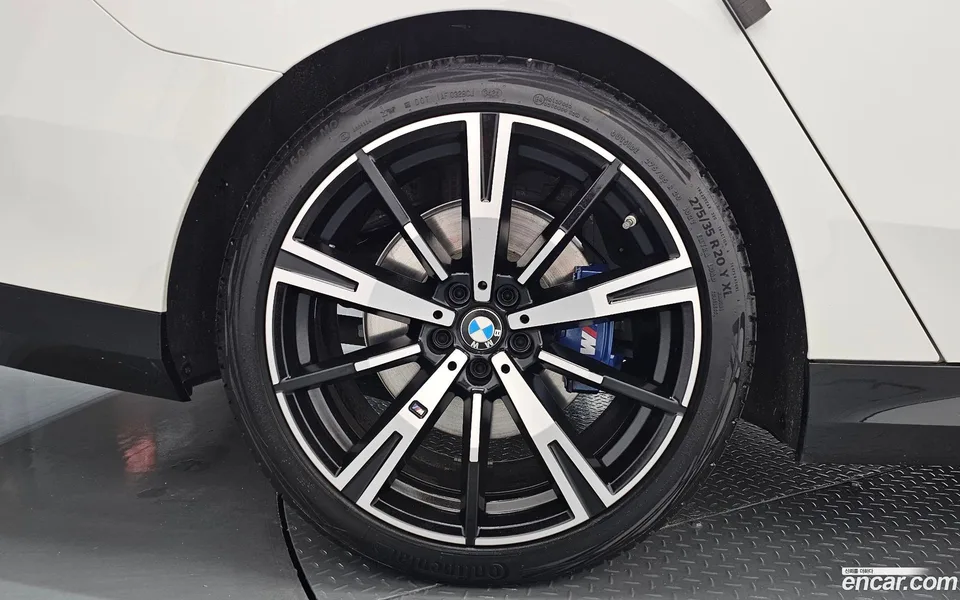 BMW 5 Series 530i xDrive M 2025 — thumbnail 2