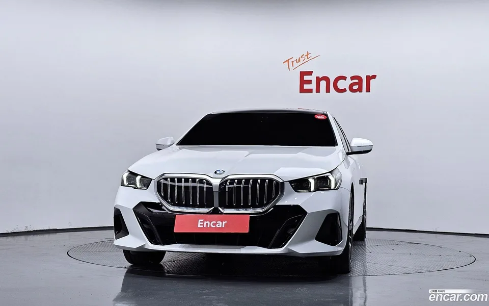 BMW 5 Series 530i xDrive M 2025 — thumbnail 3
