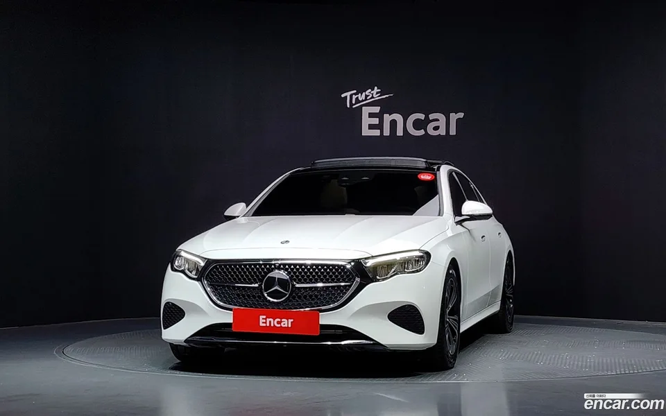 Mercedes-Benz E-Class E200 2025 — thumbnail 3