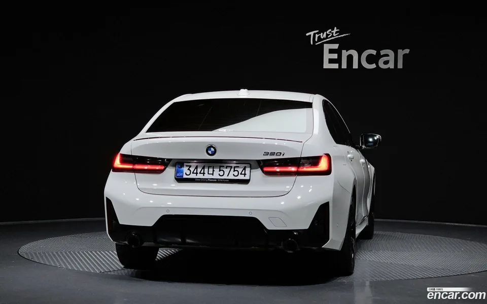 BMW 3 Series 320i M 2025 — thumbnail 4