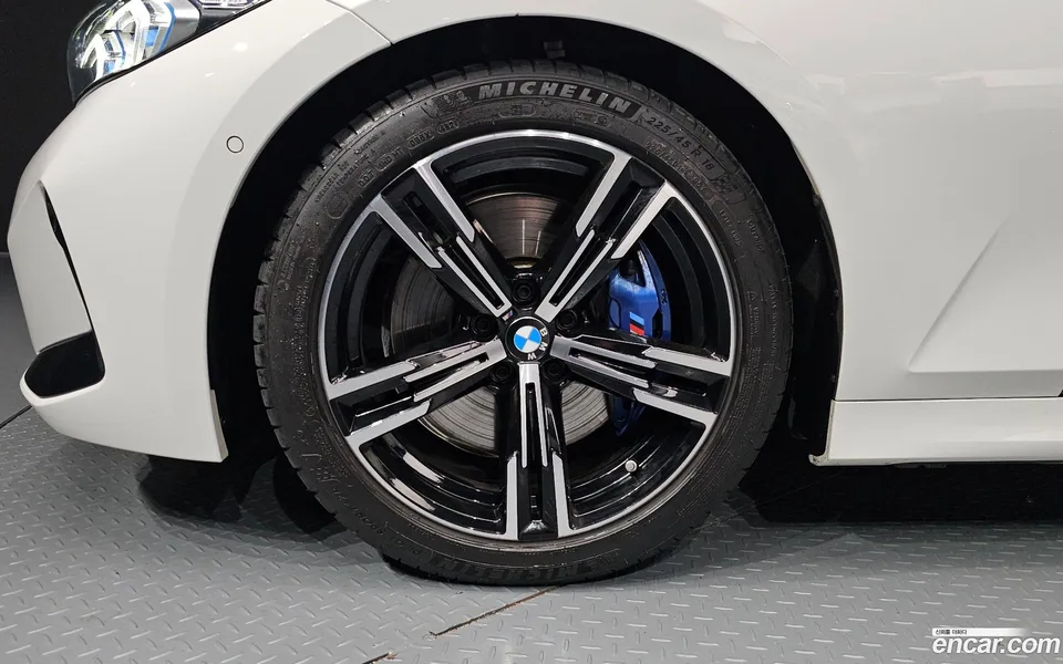 BMW 3 Series 320i M 2025 — thumbnail 5