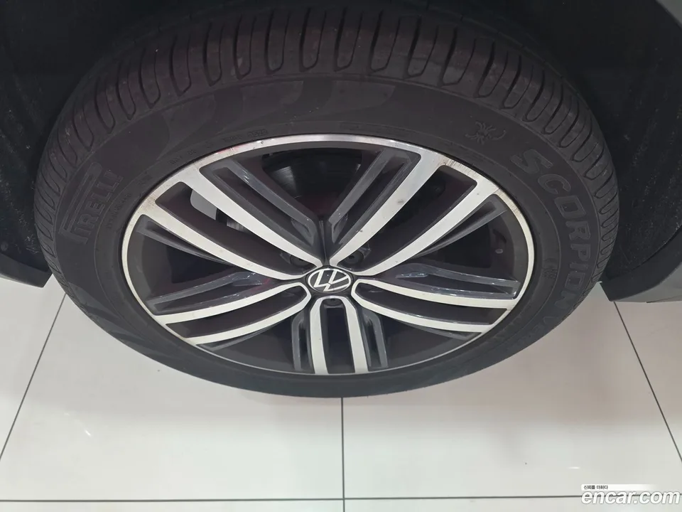 Volkswagen Tiguan 2.0 TDI 2023 — thumbnail 2