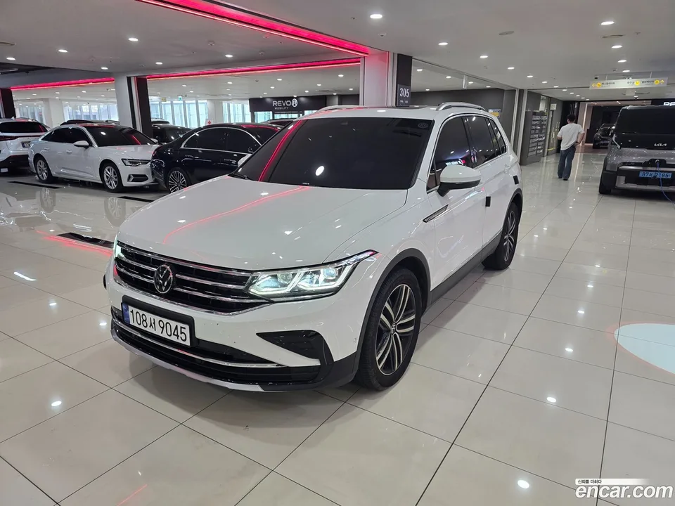 Volkswagen Tiguan 2.0 TDI 2023 — photo 1, buy with delivery to Moscow