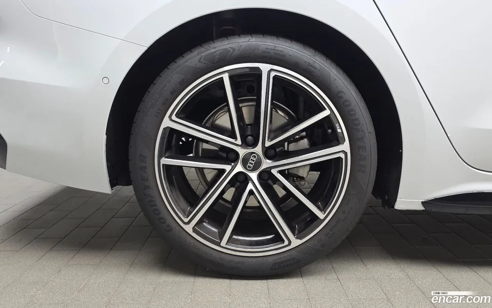 Audi A5 40 TFSI S Line 2025 — thumbnail 2