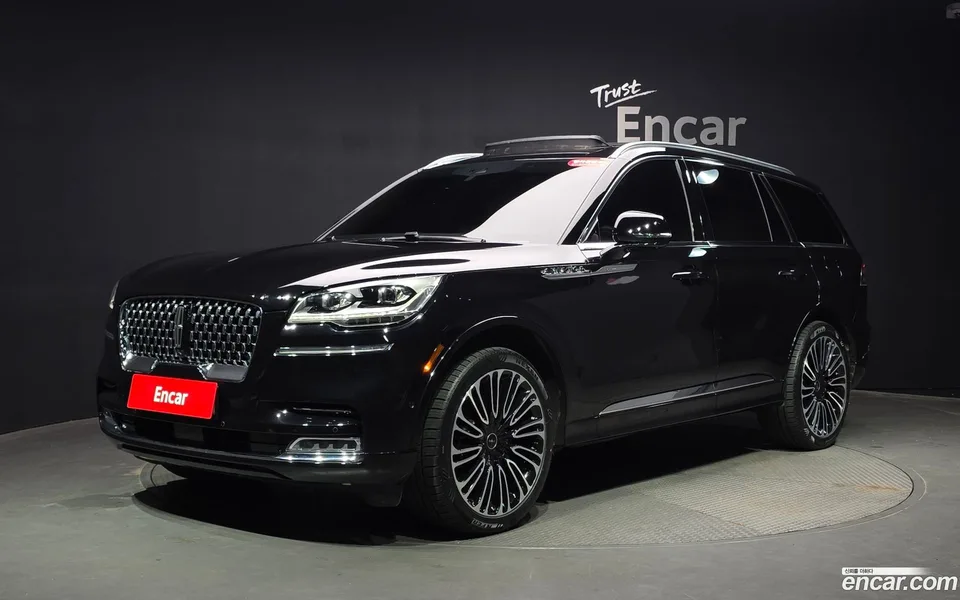 Lincoln Aviator 3.0 AWD 2023 — photo 1, buy with delivery to Moscow