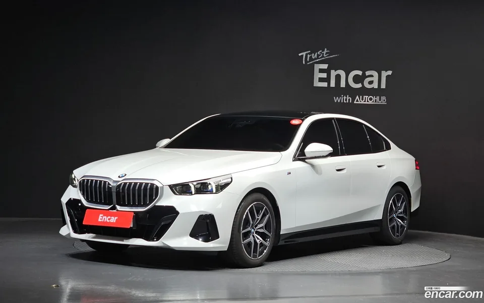 BMW 5 Series 520i M 2024 — фото 1, купить с доставкой в Москву