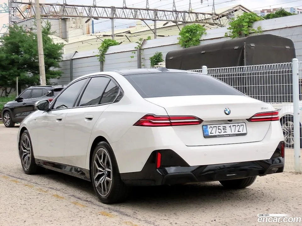 BMW 5 Series 520i M 2025 — thumbnail 3