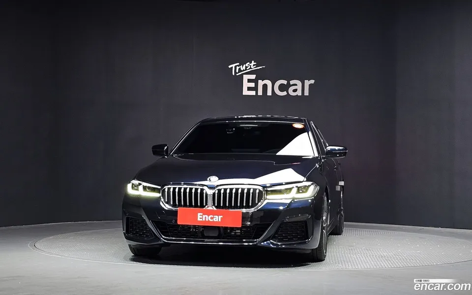 BMW 5 Series 520i M 2022 — thumbnail 3
