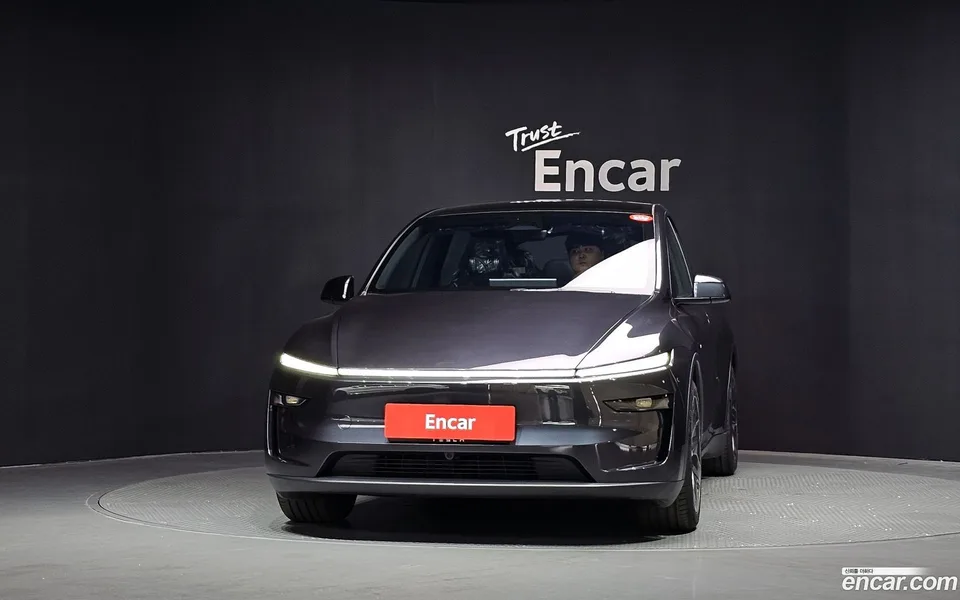 Tesla Model Y L AWD 2026 — thumbnail 3