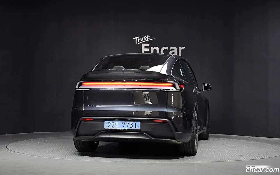 Tesla Model Y L AWD 2026 — thumbnail 4