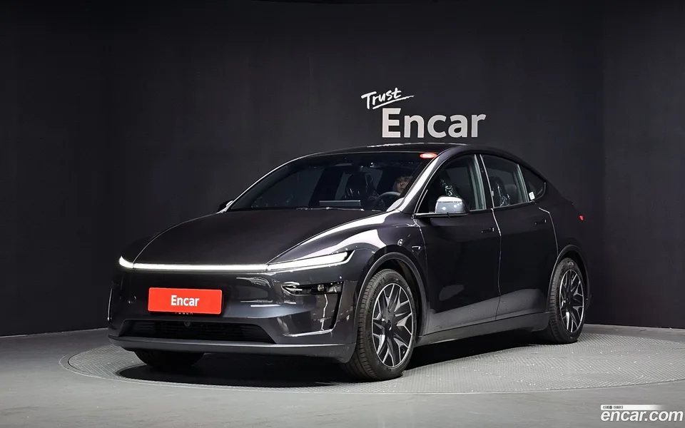 Tesla Model Y L AWD 2026 — photo 1, buy with delivery to Moscow