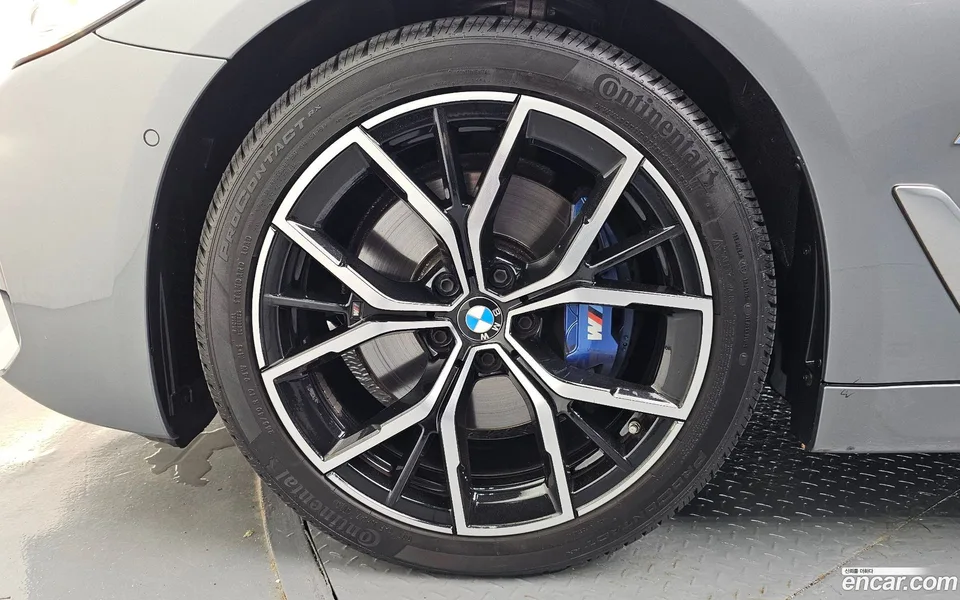 BMW 5 Series 530i xDrive M 2023 — thumbnail 2