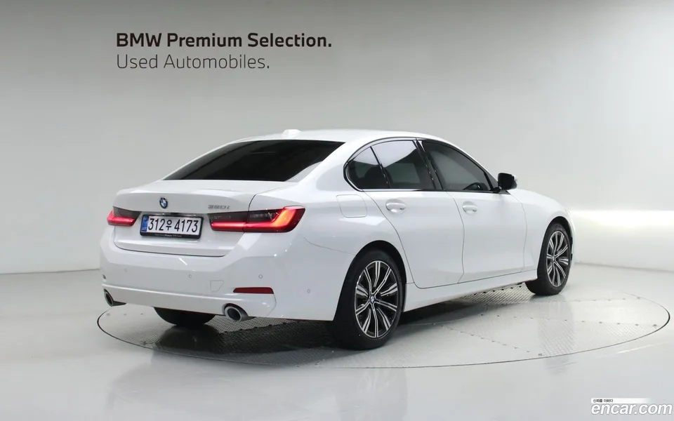 BMW 3 Series 320i 2025 — thumbnail 4
