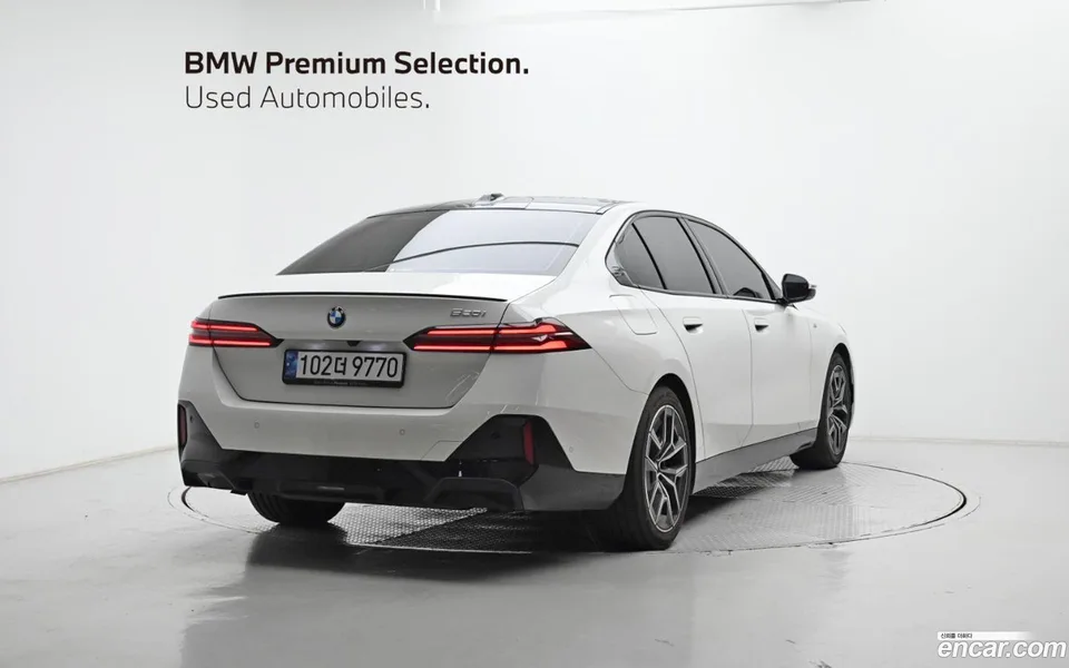 BMW 5 Series 520i 2024 — thumbnail 2