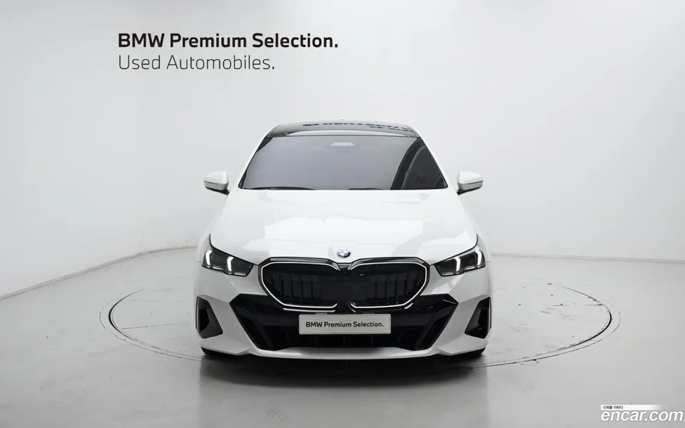 BMW 5 Series 520i 2024 — thumbnail 3