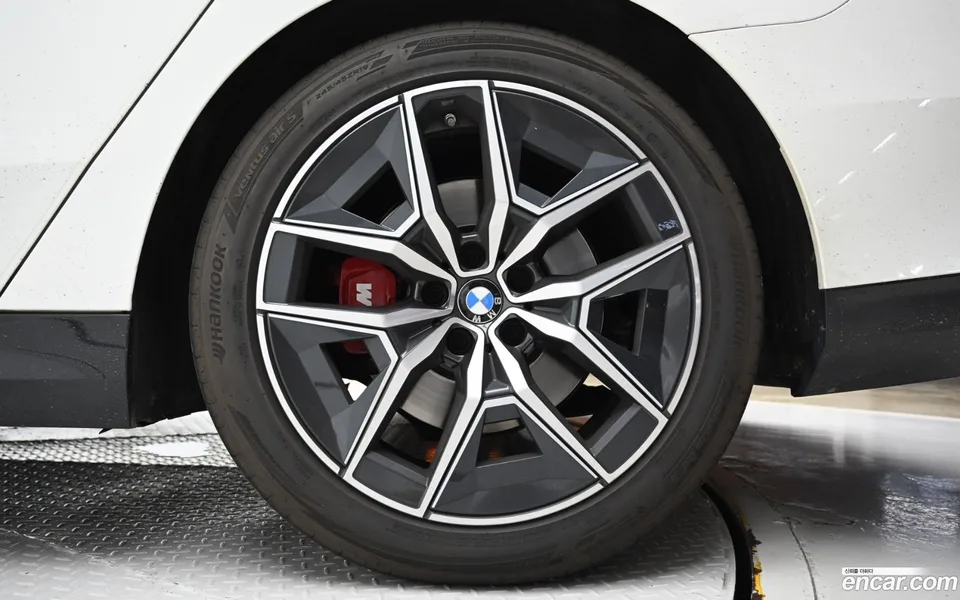 BMW 5 Series 520i 2024 — thumbnail 5