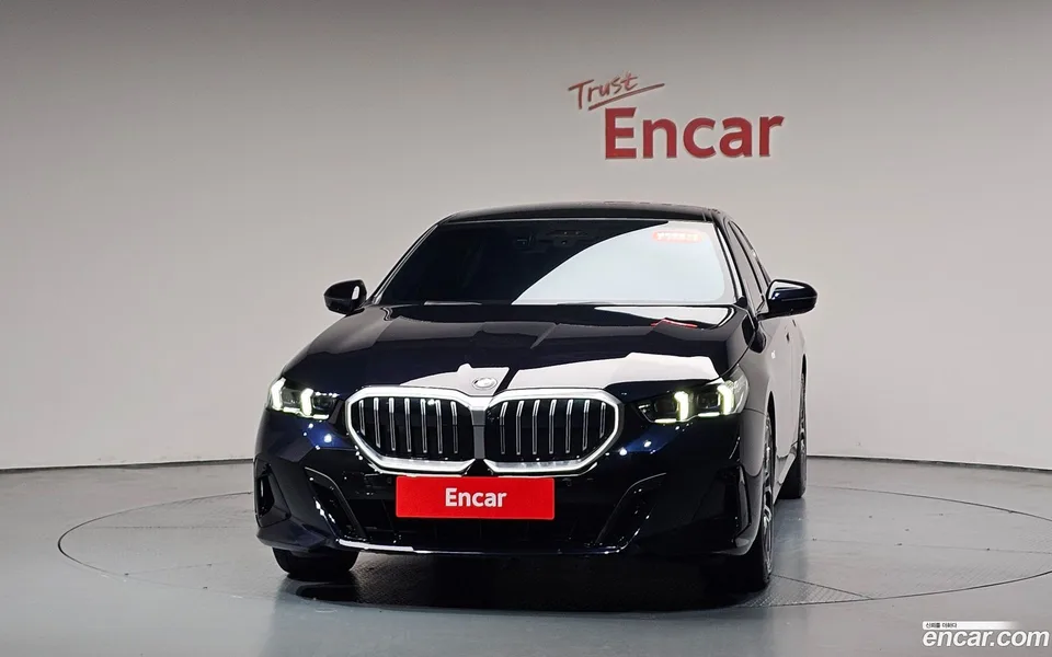 BMW 5 Series 520i M 2024 — thumbnail 3