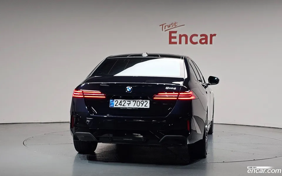 BMW 5 Series 520i M 2024 — thumbnail 4