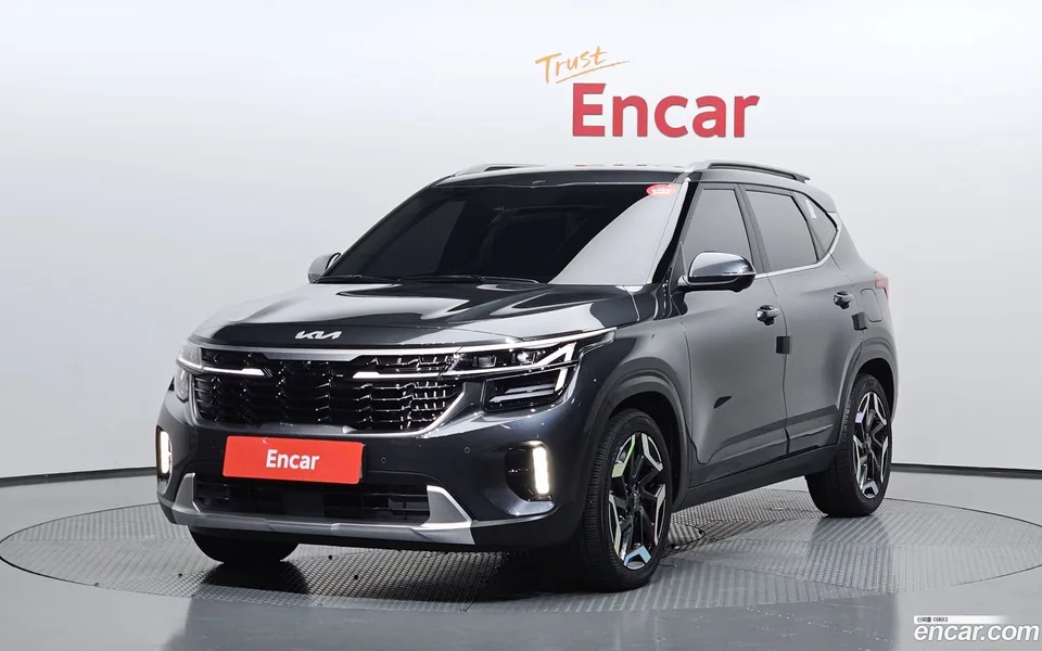 Kia Seltos 1.6 2WD 2023 — photo 1, buy with delivery to Moscow