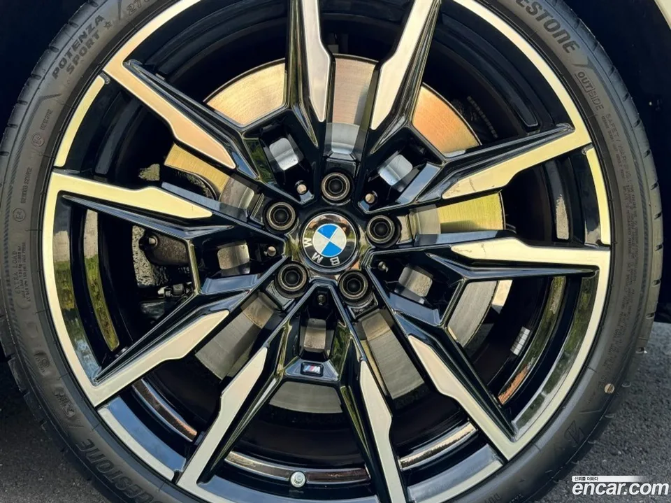 BMW 8 Series M850i xDrive 2025 — thumbnail 2