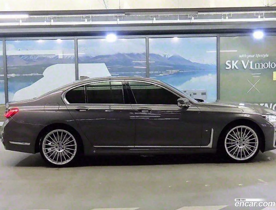 BMW 7 Series 740i M 2022 — thumbnail 3