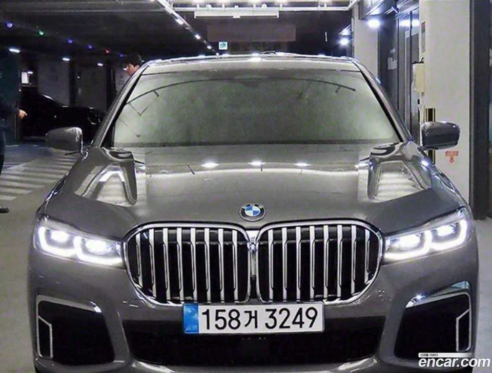 BMW 7 Series 740i M 2022 — photo 1, buy with delivery to Moscow