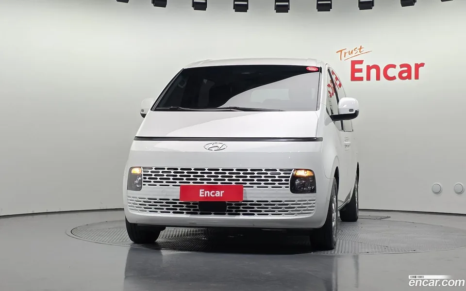 Hyundai Staria 11 2023 — thumbnail 3