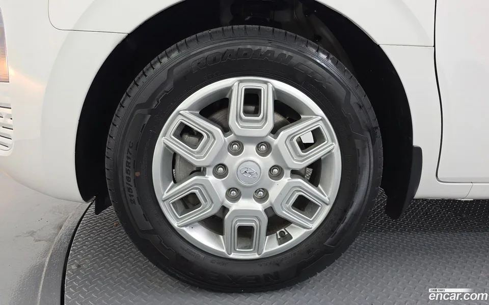 Hyundai Staria 11 2023 — thumbnail 5