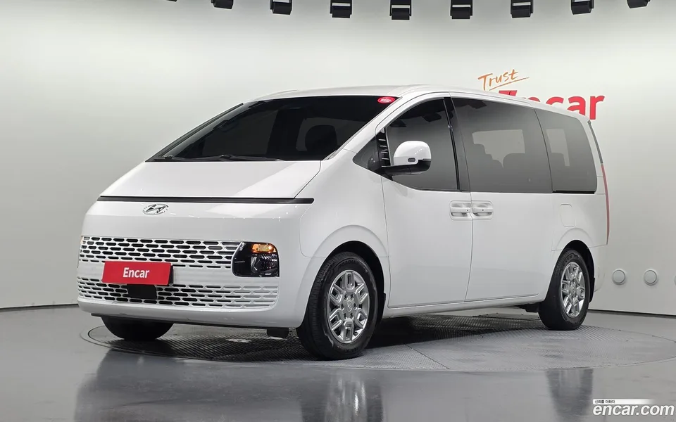 Hyundai Staria 11 2023 — photo 1, buy with delivery to Moscow