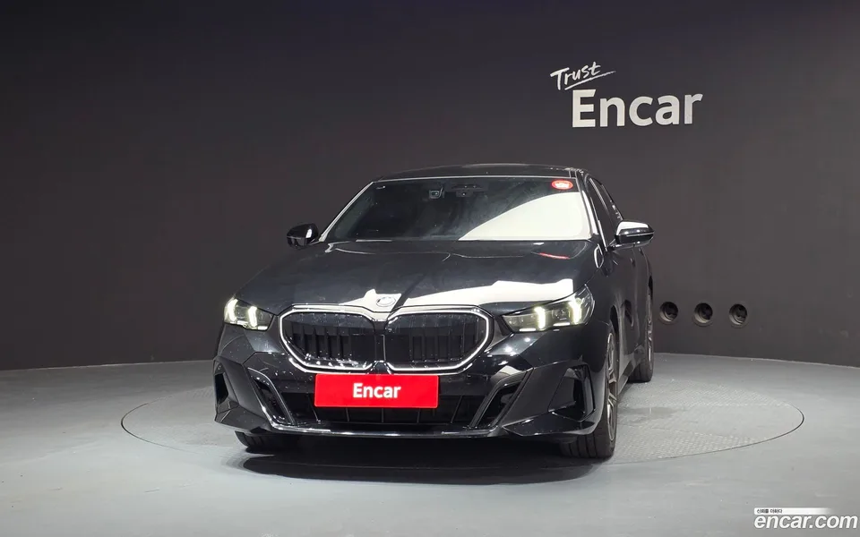 BMW 5 Series 520i 2025 — thumbnail 3