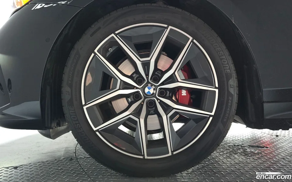BMW 5 Series 520i 2025 — thumbnail 5