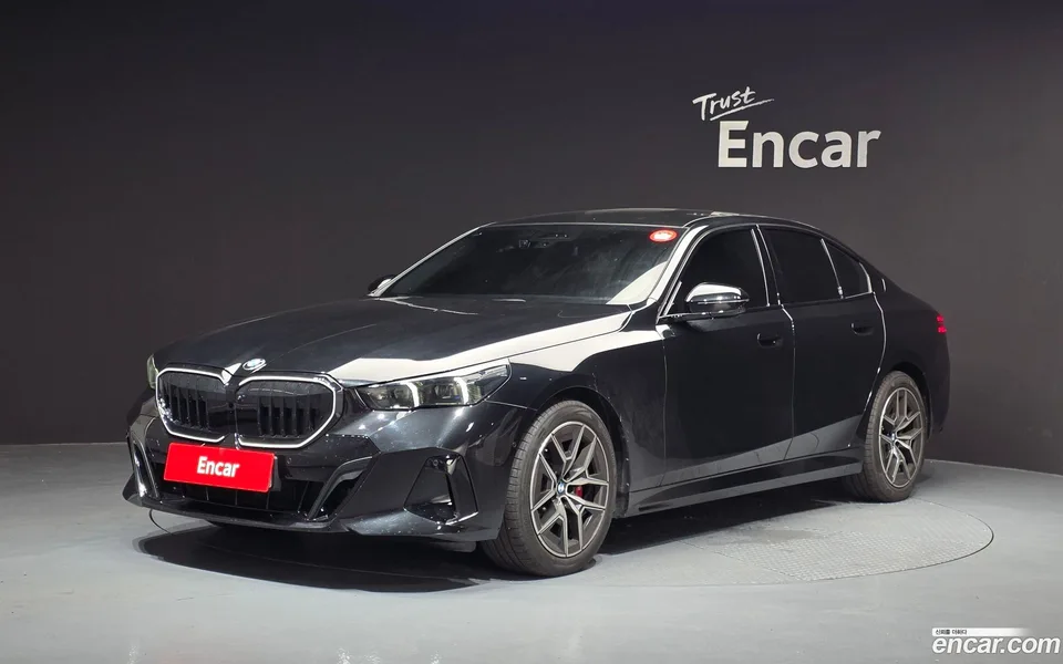 BMW 5 Series 520i 2025 — photo 1, buy with delivery to Moscow