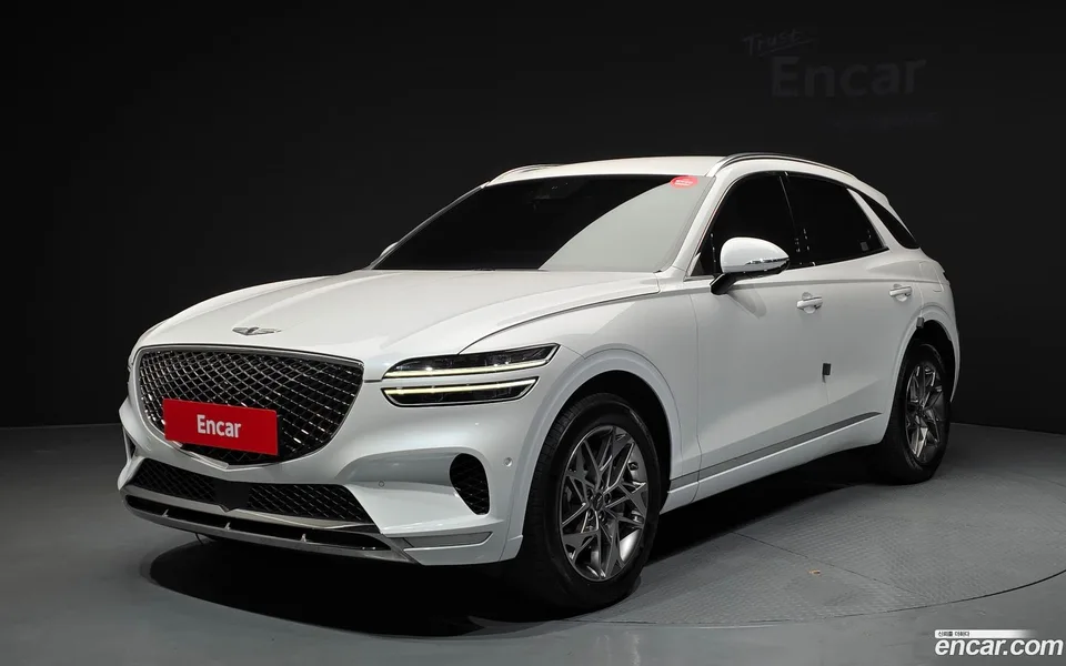 Genesis GV70 2.5T AWD 2023 — photo 1, buy with delivery to Moscow