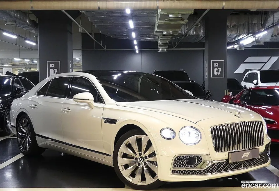 Bentley Flying Spur 4.0 2022 — photo 1, buy with delivery to Moscow