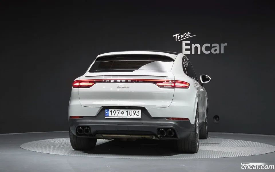 Porsche Cayenne 3.0 E- 2023 — thumbnail 4