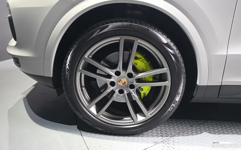 Porsche Cayenne 3.0 E- 2023 — thumbnail 5