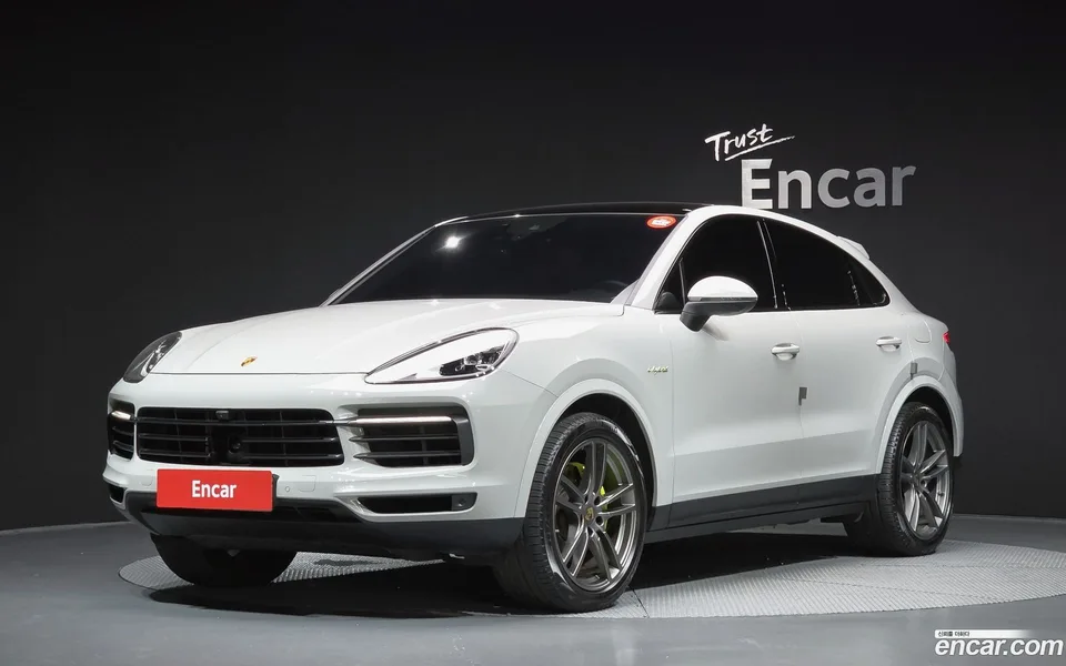 Porsche Cayenne 3.0 E- 2023 — photo 1, buy with delivery to Moscow