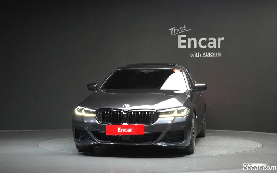 BMW 5 Series 520i M 2023 — thumbnail 3