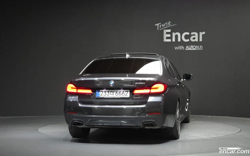BMW 5 Series 520i M 2023 — thumbnail 4