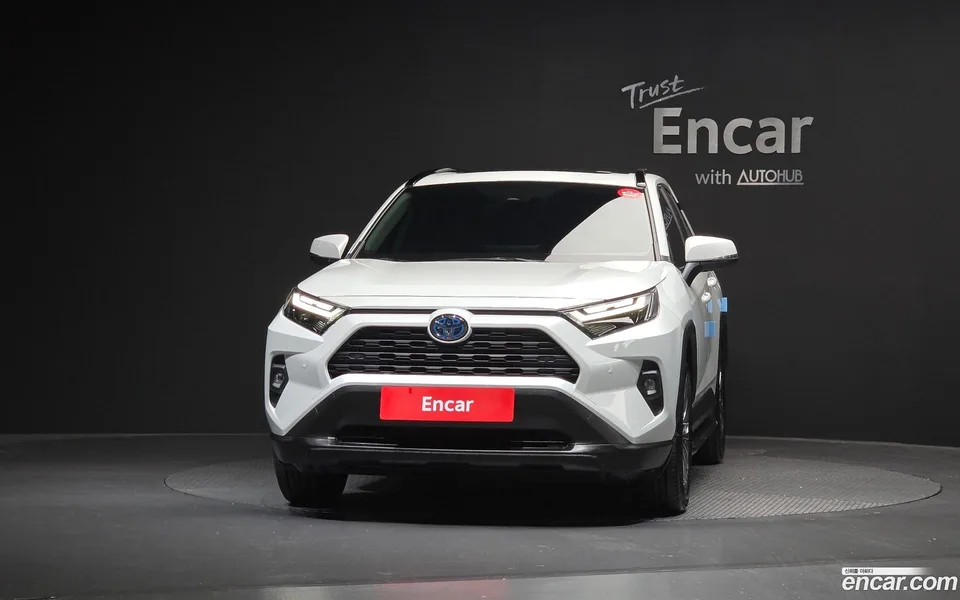 Toyota RAV4 2.5 2WD XLE 2023 — thumbnail 3