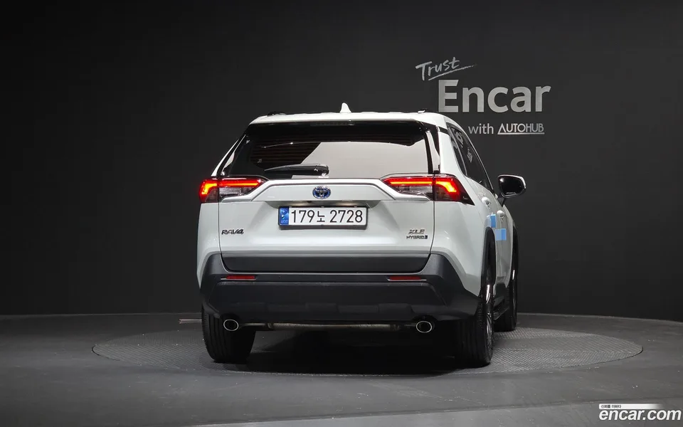 Toyota RAV4 2.5 2WD XLE 2023 — thumbnail 4