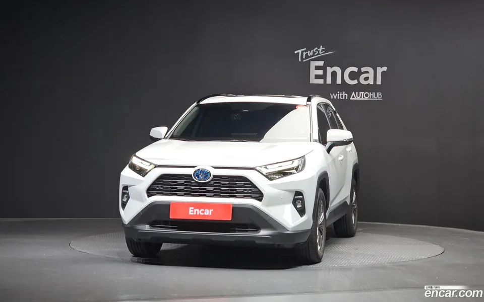 Toyota RAV4 2.5 2WD XLE 2024 — thumbnail 3