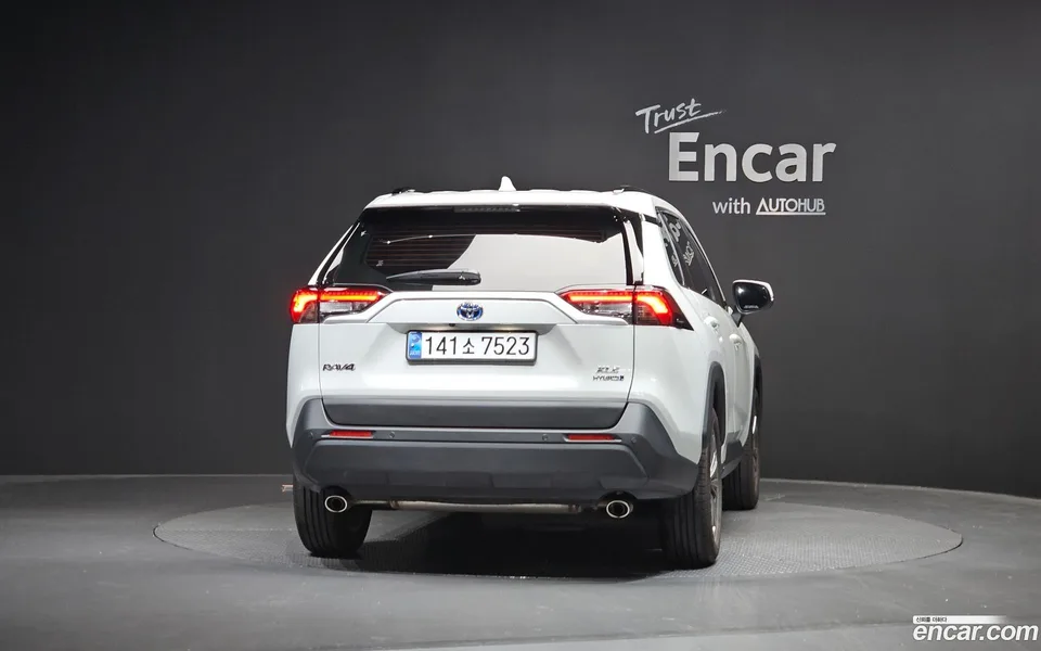 Toyota RAV4 2.5 2WD XLE 2024 — thumbnail 4