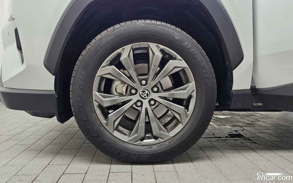 Toyota RAV4 2.5 2WD XLE 2024 — thumbnail 5