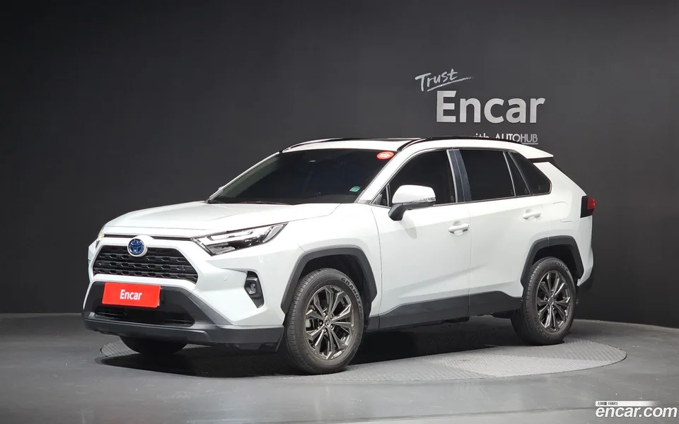 Toyota RAV4 2.5 2WD XLE 2024 — photo 1, buy with delivery to Moscow