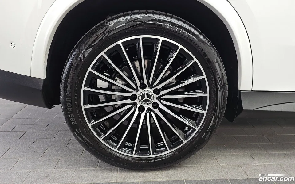 Mercedes-Benz GLC-Class GLC300 4MATIC 2025 — thumbnail 2