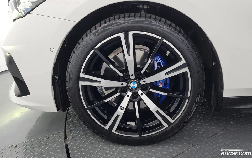 BMW 5 Series 530i xDrive M 2025 — thumbnail 2