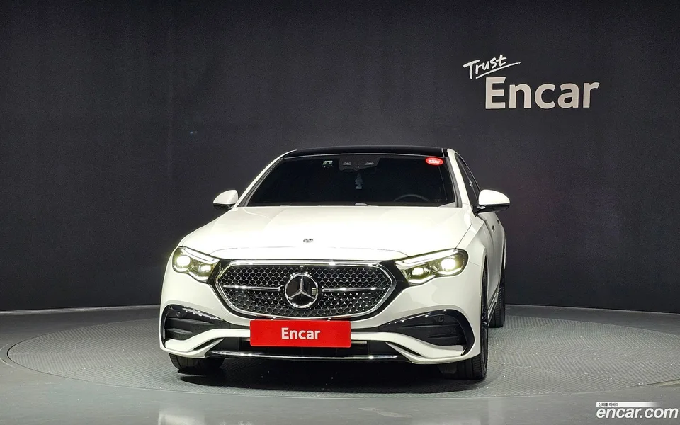 Mercedes-Benz E-Class E300 4MATIC AMG Line 2025 — thumbnail 3