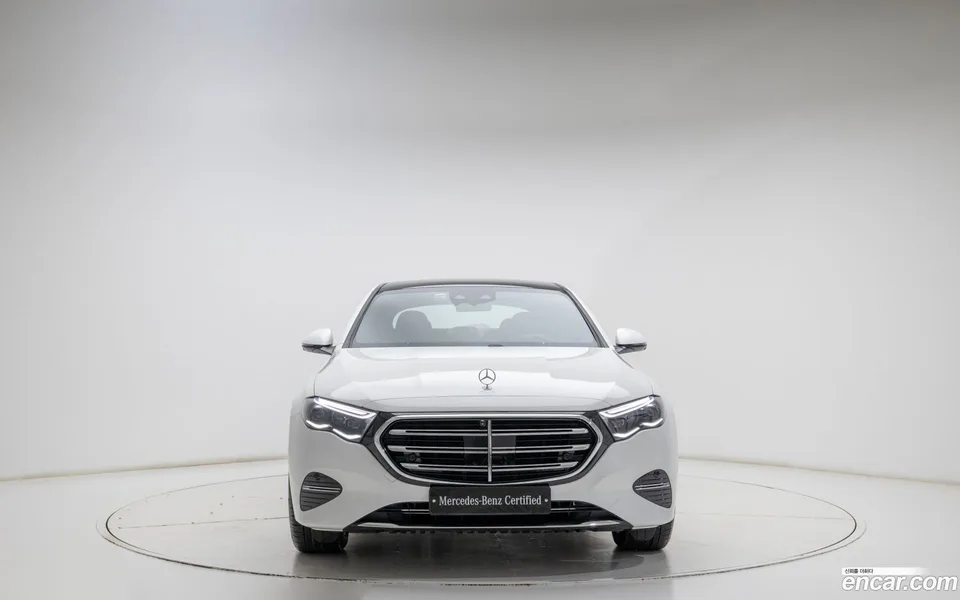 Mercedes-Benz E-Class E350e 4MATIC 2025 — thumbnail 3