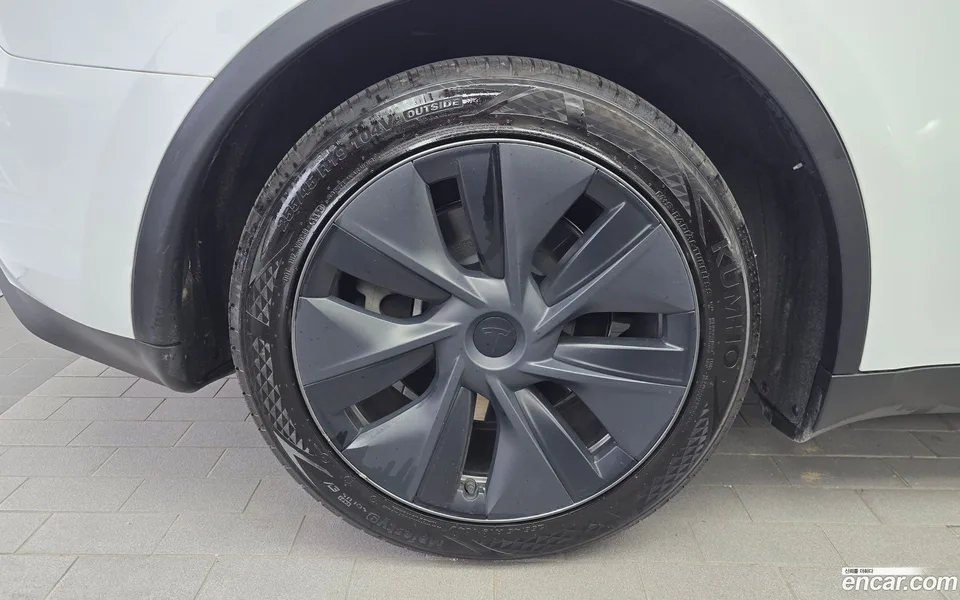 Tesla Model Y RWD 2024 — thumbnail 2